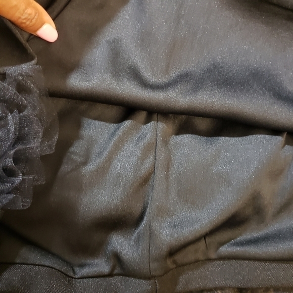 In The Style Bradshaw Mini Skirt With Lace Detail at Back - Picture 5 of 8